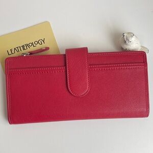 LEATHEROLOGY Wallet With Coin Wallet Red Apple New With Tag 🏷️